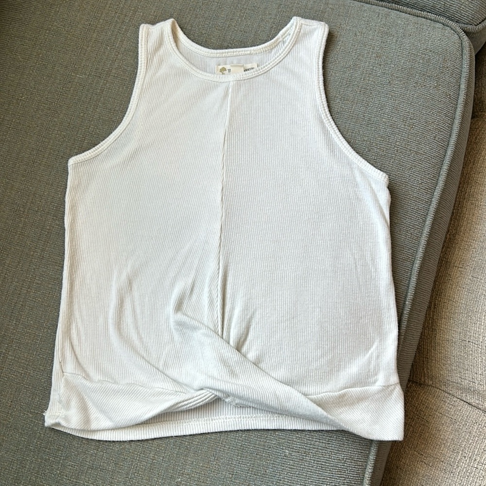 Tucker + Tate ribbed tank top with twist design